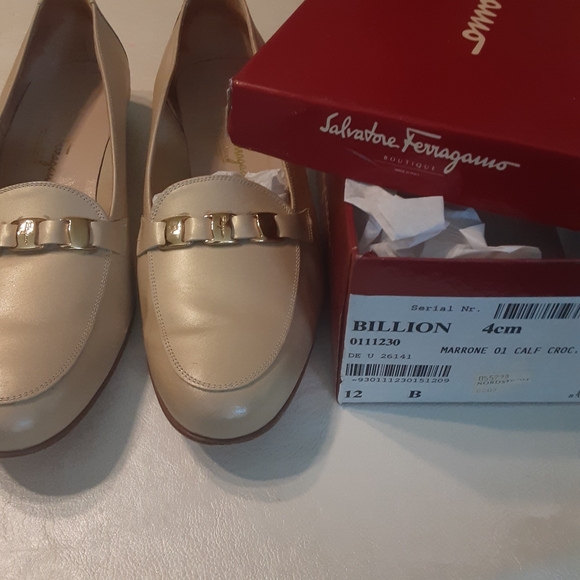 Salvatore Ferragamo size 12 B gently used and comes in original box - Picture 3 of 4